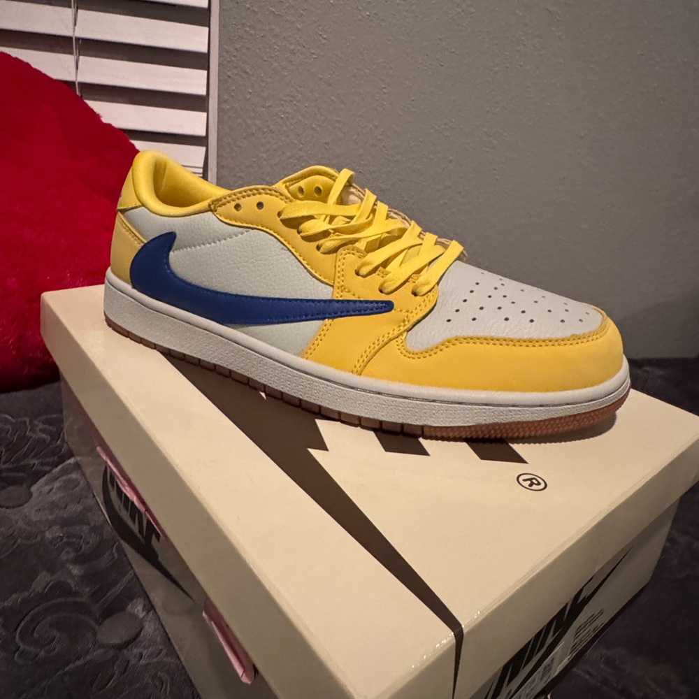 SOLD. Air 1 low Men's Sneakers in Yellow, Blue, and Gray